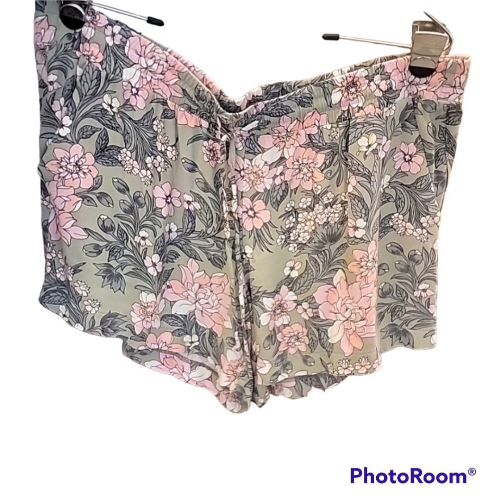 Loft L shorts with pockets